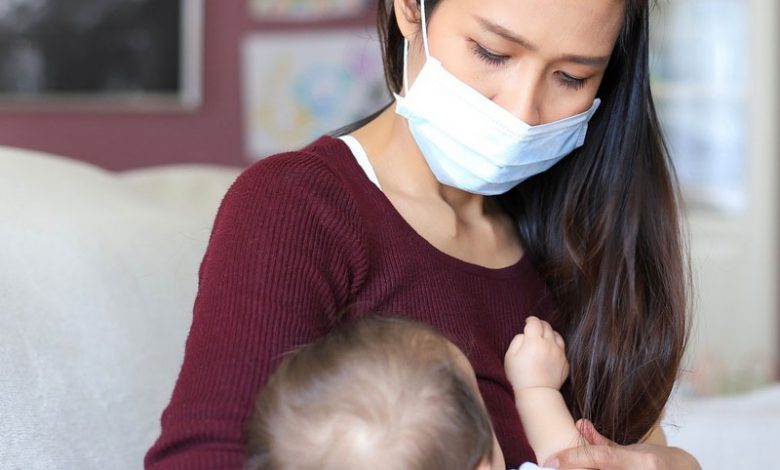 چگونه یک مادر شیرده مبتلا به آنفولانزا می تواند از نوزادش در برابر بیماری محافظت کند؟